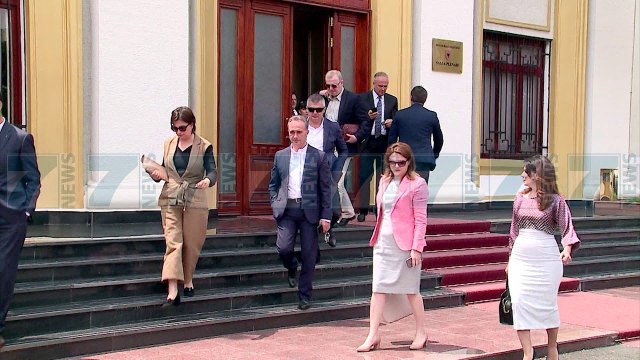 DEPUTETET E OPOZITES RREZIKOJNE MANDATIN - News, Lajme - Kanali 7