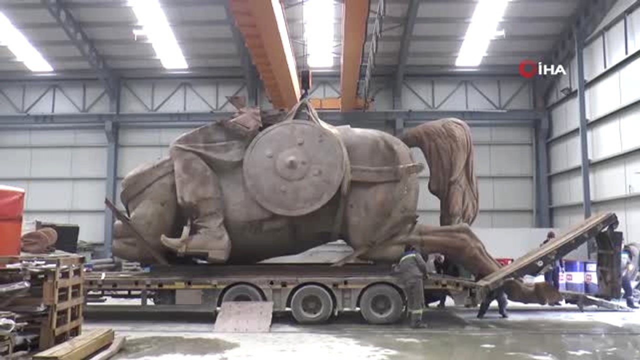 Bolu'da, Köroğlu Parkı'na Konulacak Dev Köroğlu Heykelinin Montajına Başlandı