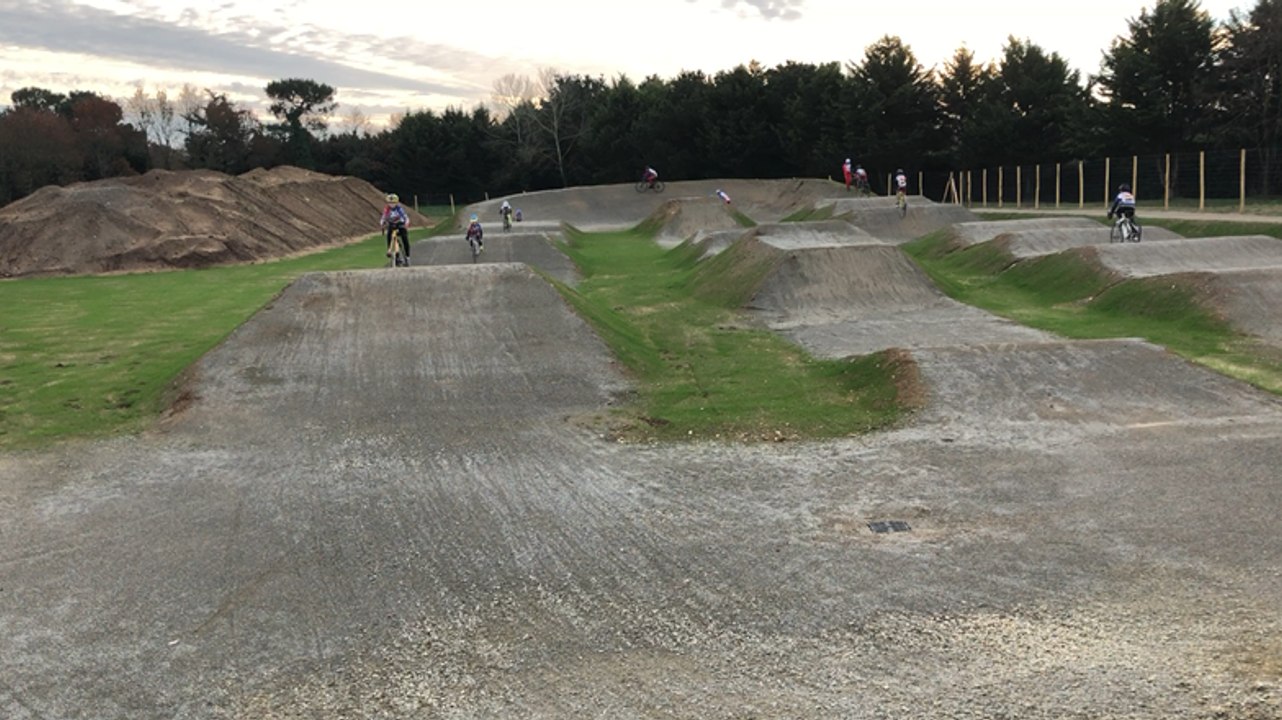 L’école de cyclisme du Vélo-club challandais inaugure le Bike park