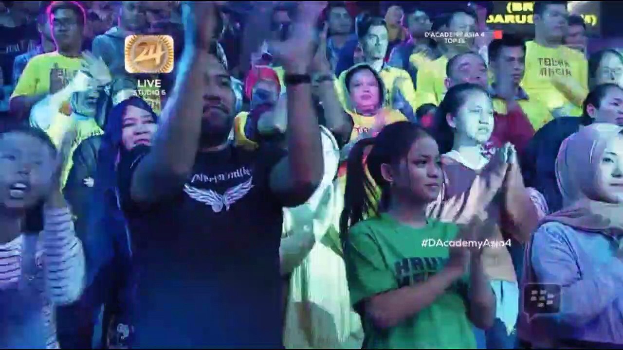 putri kasih baju kaos couple ke krun