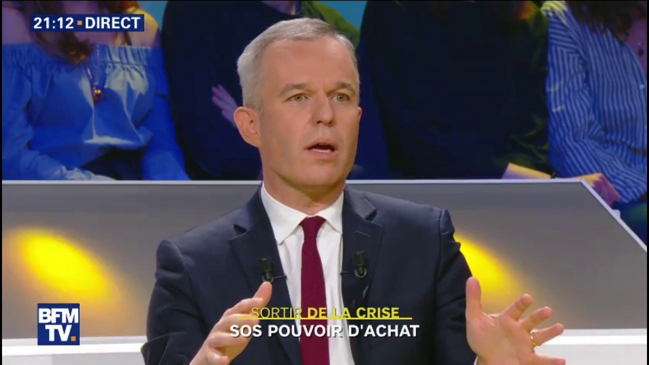 "Les 15 ou 20 centimes de plus en octobre sur les carburants, ils ne venaient pas de la taxe mais des marchés mondiaux", explique François de Rugy