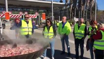 Une paella géante offerte aux Gilets jaunes de Bandol
