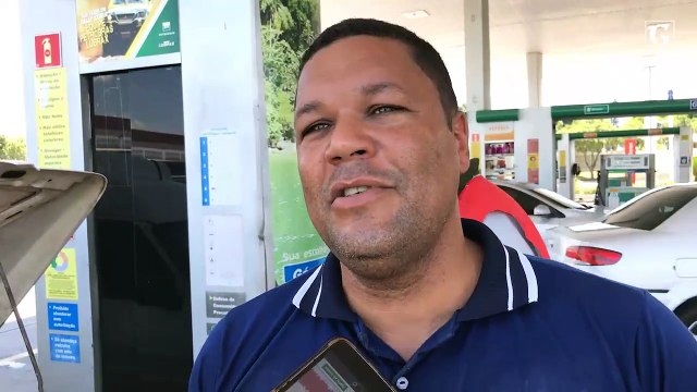 Buracos na Darly Santos fazem motorista perder dois pneus em duas horas