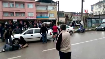 Kazada Yaralanan Yaşlı Adam Kamyonetin Kasasında Hastaneye Götürüldü