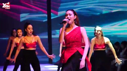 Minh Hằng Live trong Show thời Trang Ivan Trần