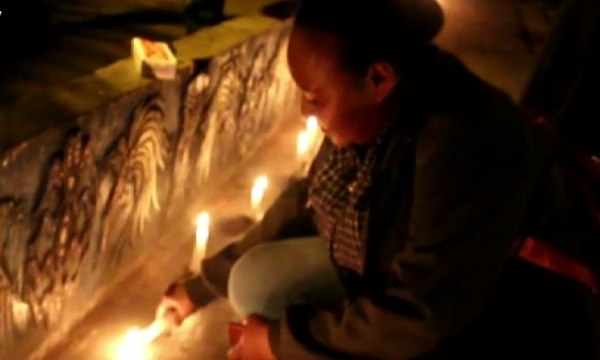 Aksi Bakar Lilin untuk Korban Meninggal di Nduga