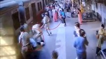 GRP personnel save lives of 2 women at Dadar railway station, CCTV Footage | OneIndia News