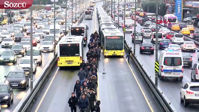 Metrobüs arızası uzun kuyruklara neden oldu!