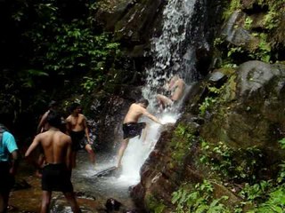 ശബരിമല ഭക്തർക്ക് ഉന്മേഷമേകി ഉരൽക്കുഴി തീർത്ഥം | Oneindia Malayalam