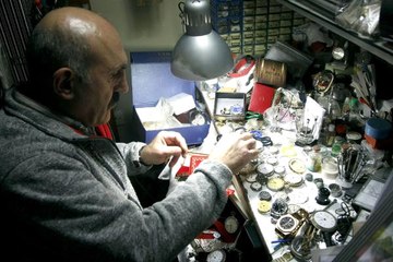 Yarım Asırdır Uğraştığı Saatçilik Mesleğinde Koleksiyonları ile Dikkat Çekiyor