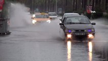 Mersin'de Sağanak Yağış Etkisini Hissettiriyor