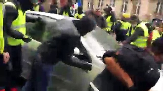 « Dégage des gilets jaunes ! », un casseur se fait virer