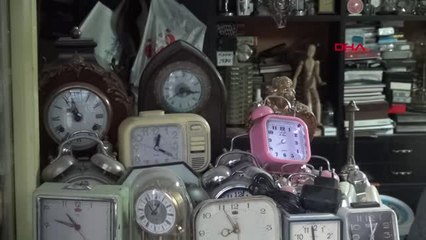 Bursa Hayatını Saatlere Adadı