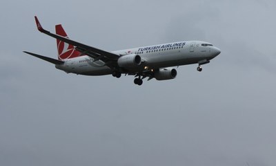 Pilotların zor anları! Uçaklar beşik gibi sallandı