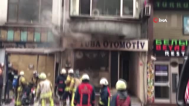 Fatih'te Ayakkabı-çanta İmalathanesinde Çıkan Yangın Esnafı Sokağa Döktü