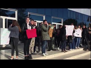 Report TV - Vijon protesta e studentëve në Elbasan: Do të vijmë në Tiranë