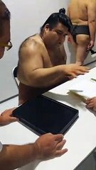 Sumo güreşçileri nasıl imza verir?