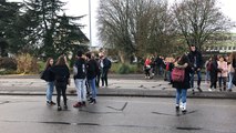 Manifestation de lycéens devant Mendes France