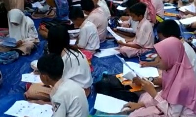 Khawatir Gempa Susulan, Siswa Kerjakan Ujian di Luar Sekolah