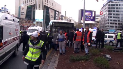 Başkent'te kontrolden çıkan belediye otobüsü yayalara çarptı: 2 yaralı