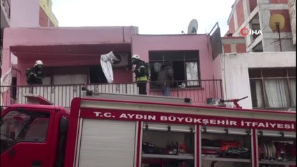 Kuşadası'nda Bir Ev Tamamen Yandı: 1 Yaralı