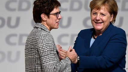 Download Video: Annegret Kramp-Karrenbauer a CDU új elnöke, a 18 év után távozó Merkel utóda