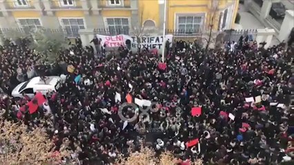 Ora News - Pamje me dron nga protesta sot e studentëve