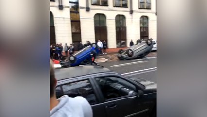 Des jeunes retournent toutes les voitures stationnées devant leur lycée !