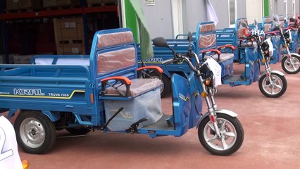 Engelli Suriyelilere 'Tuk Tuk' motosiklet dağıtıldı