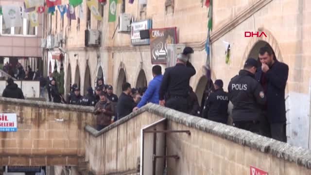 Şanlıurfa Hdp Şanlıurfa İl Binasına Operasyon; 40 Gözaltı - Yeniden