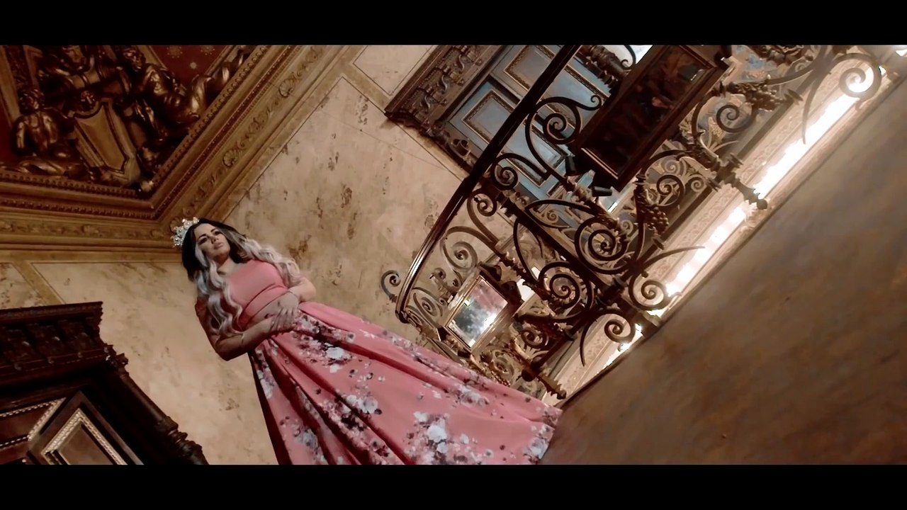 Carmen de la Salciua - Curge prin vene iubirea ta (oficial video)