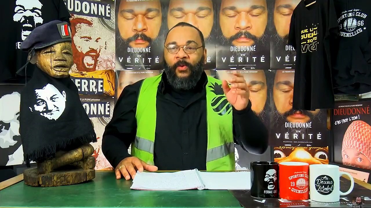 Macron la sens tu qui se glisse dans ton dans ton cul ? Quenelle...