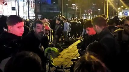 Mulhouse : échanges animés entre un gilet jaune et des lycéennes