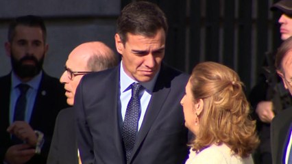 Pedro Sánchez recibe abucheos a su llegada y salida del homenaje a la Constitución