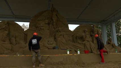 Вертеп из песка на площади Святого Петра
