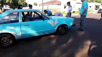 Carro bate na traseira de moto no Jardim Clarito
