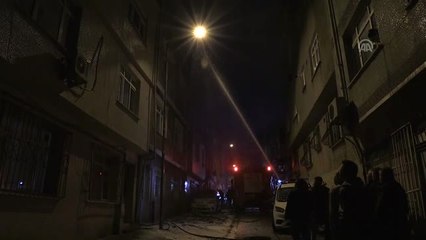 Bayrampaşa'da 4 Katlı Binada Yangın - Mahsur Kalan 7 Kişi Hastaneye Kaldırıldı