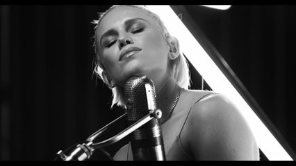 Grace Weber - Joy To The World