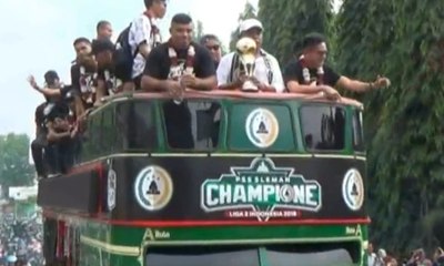 Pemain dan Suporter PSS Sleman Gelar Pesta Juara