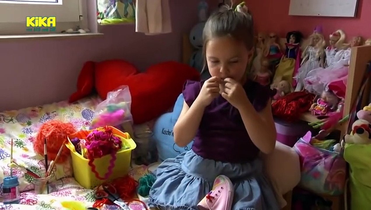 ENE MENE BU - 1489. Maria verschönert ihren Schuh | Mehr auf KiKA.de