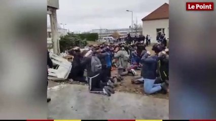 Lycées : l'interpellation musclée de dizaines de jeunes fait polémique