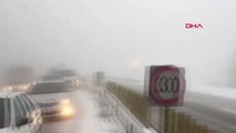 Bolu D100 Karayolunun Bolu Dağı Mevkiinde Etkili Olan Kar Yağışı Nedeniyle Ulaşımda Aksamalar...