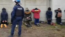 Des lycéens humiliés par la police française : polémique à Mantes-La-Jolie