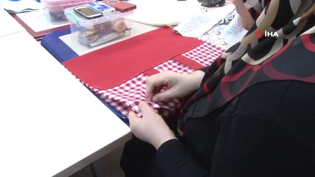 Naylon Poşet Yasağı İçin Kolları Sıvayıp Bez Torba Diktiler