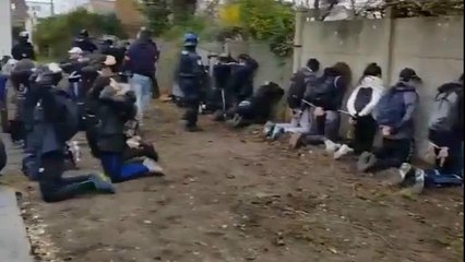 فيديو لعملية إيقاف وإذلال طلاب مدارس ثانوية غرب باريس يهزّ فرنسا