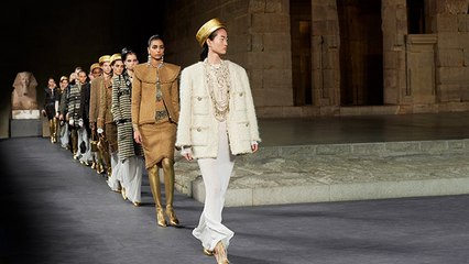 زويا تنقل لك أجواء عرض Chanel Métiers d’Art من نيويورك