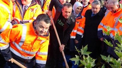 Bakan Pakdemirli, Sanatçı Haluk Levent'le Birlikte Fidan Dikti