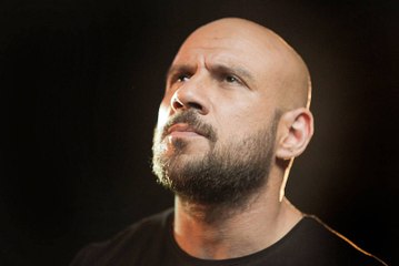 أوجاع أحمد مكي في أول ظهور له.. قصة مرض بدأت بتشخيص خاطئ