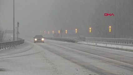 Bolu Dağı Geçişinde Kar Ulaşımı Zorlaştırdı