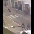 Un jeune avec une moto percute un policier lors d'une manifestation à Mulhouse.
